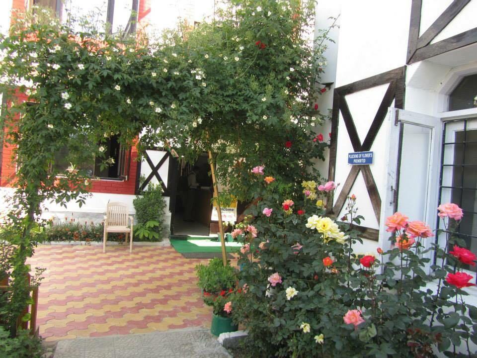 Royal Star Inn Srīnagar Esterno foto