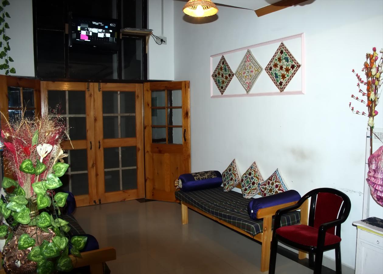 Royal Star Inn Srīnagar Esterno foto